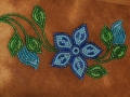 Perlenmuster auf Lederjacke
